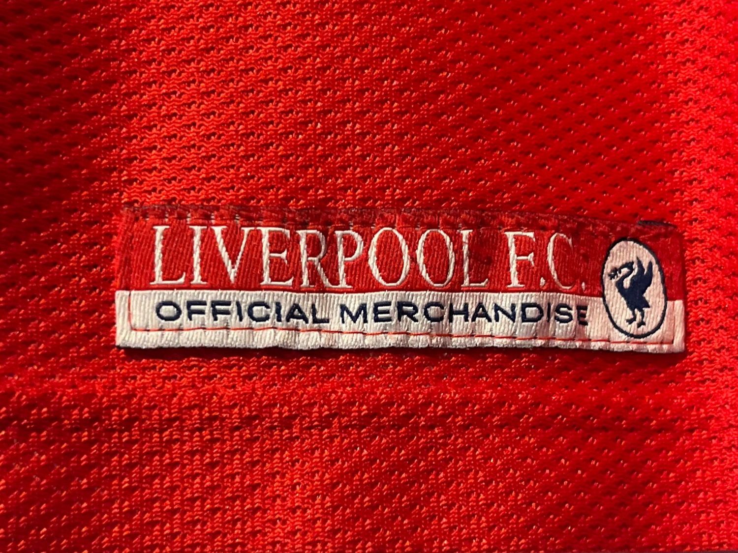 Écusson Liverpool FC et logo Reebok blanc sur maillot vintage